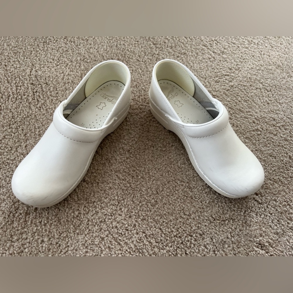 In VGUC white Dansko Nursing Clogs Size 38